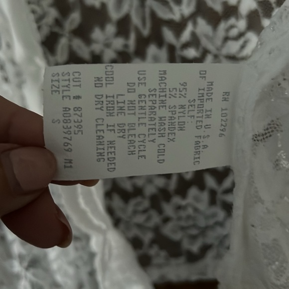 Ladies lace shrug - Picture 3 of 4